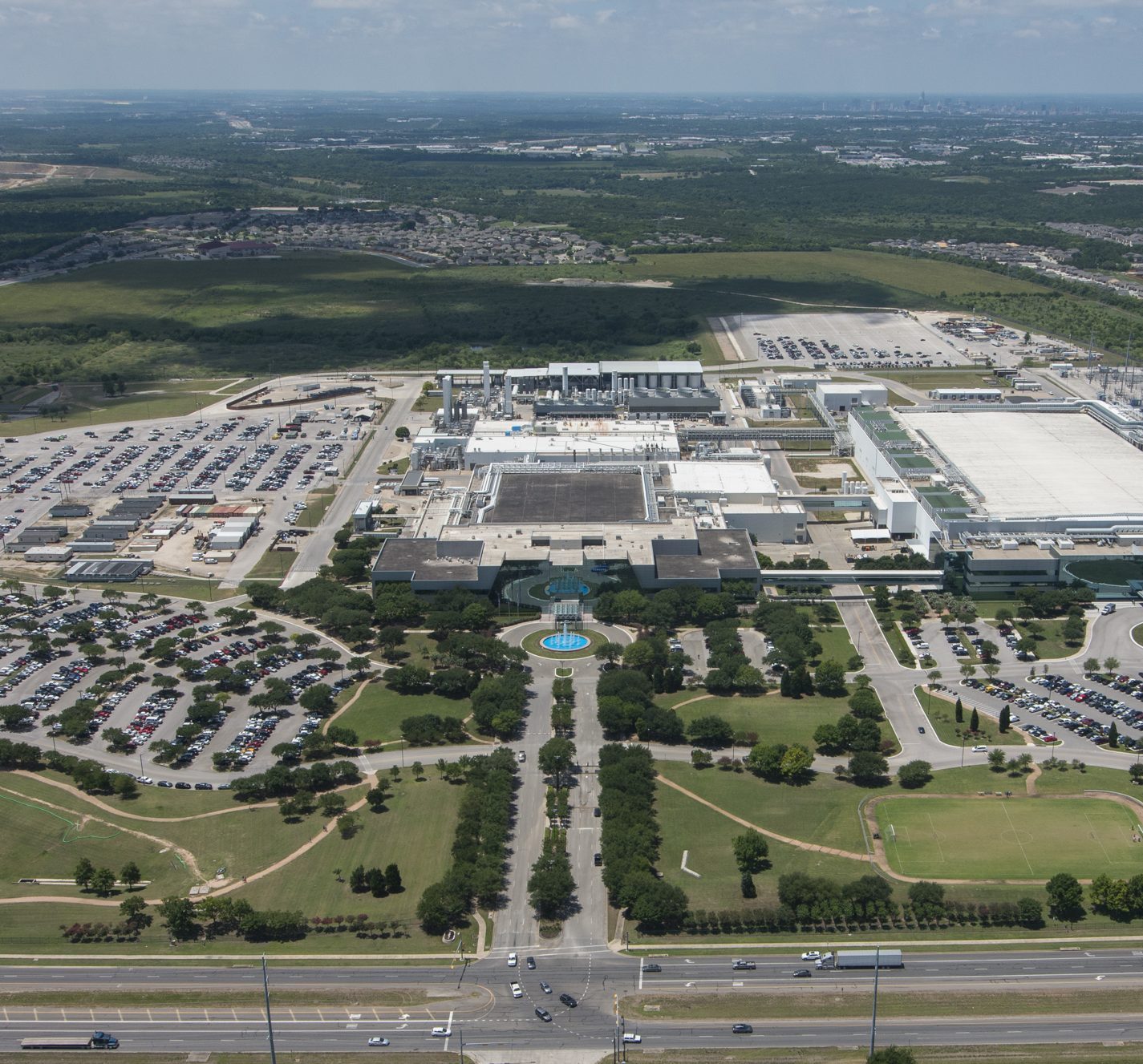 An aerial shot of Samsung’s existing semiconductor plant in Austin.